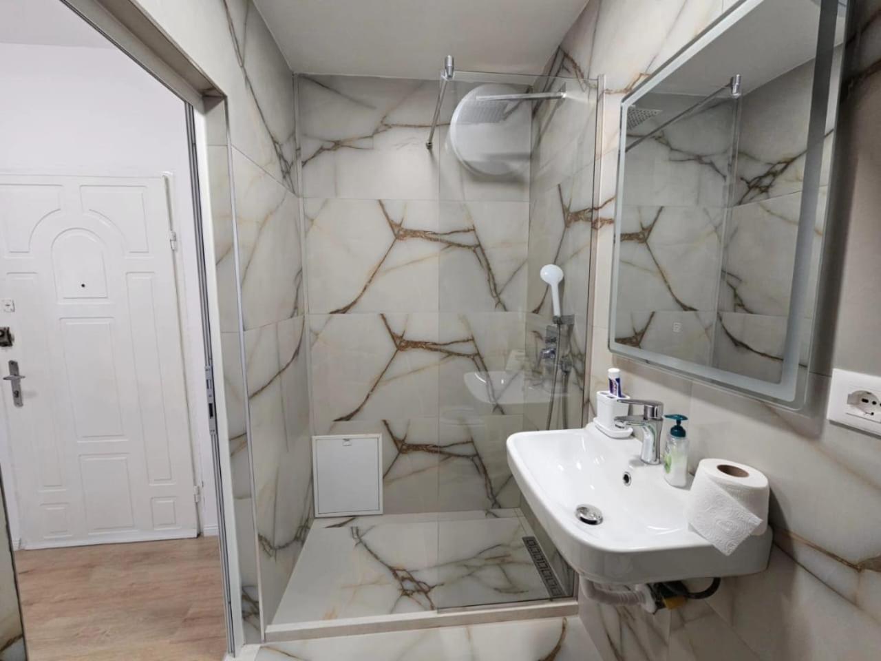 Alan Apartments 4 Myslym Shyri 地拉那 外观 照片